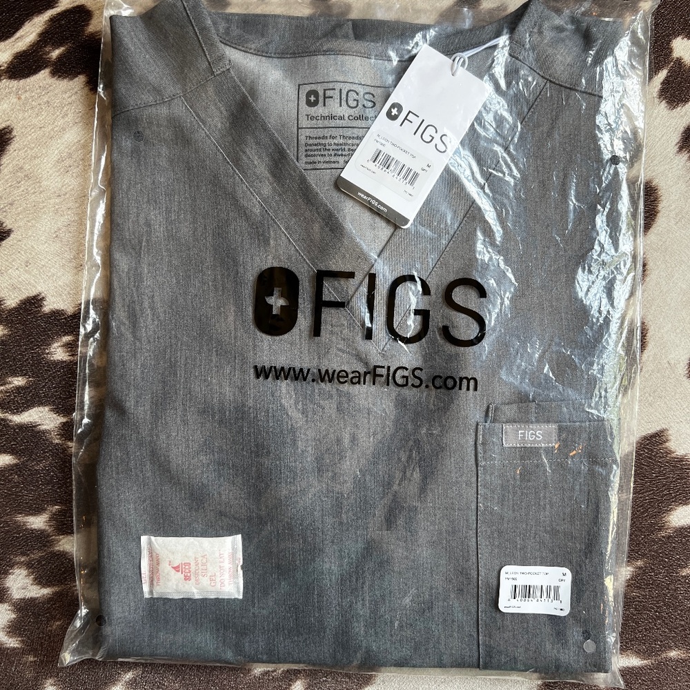 NWT Figs Graphite Men’s Scrub Top
